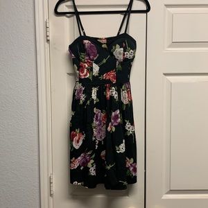Super cute sexy and fun size small floral dress it doesn’t fit me anymore